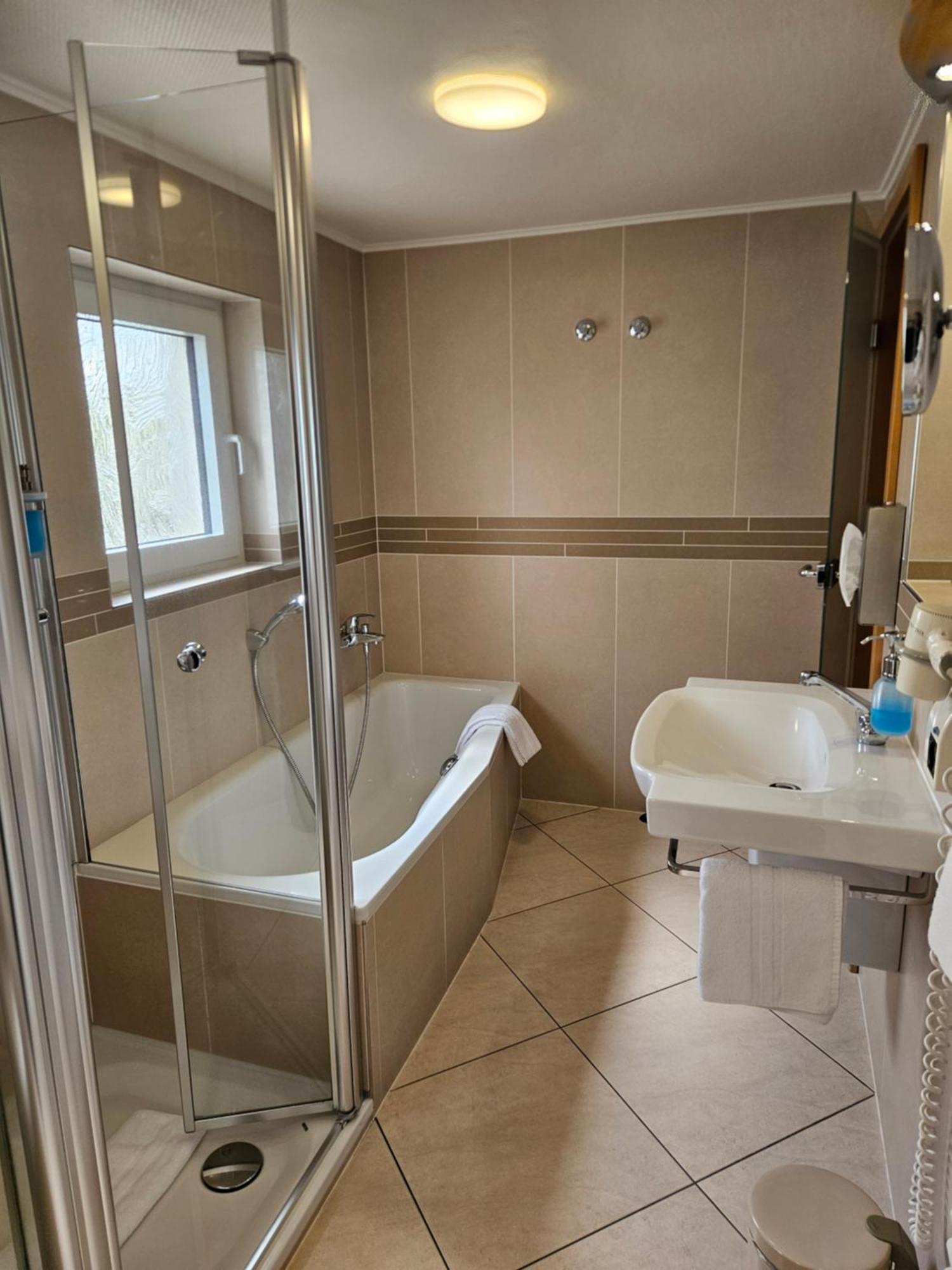 Hotel Hessischer Hof Melsungen Esterno foto